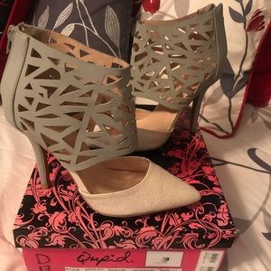 Qupid Grey pointy heels